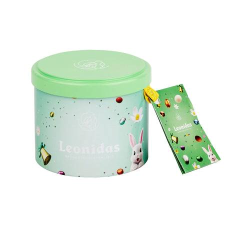 Velykinė cilindro dėžutė su šokoladiniais kiaušiniais