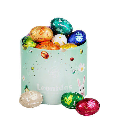 Velykinė cilindro dėžutė su šokoladiniais kiaušiniais